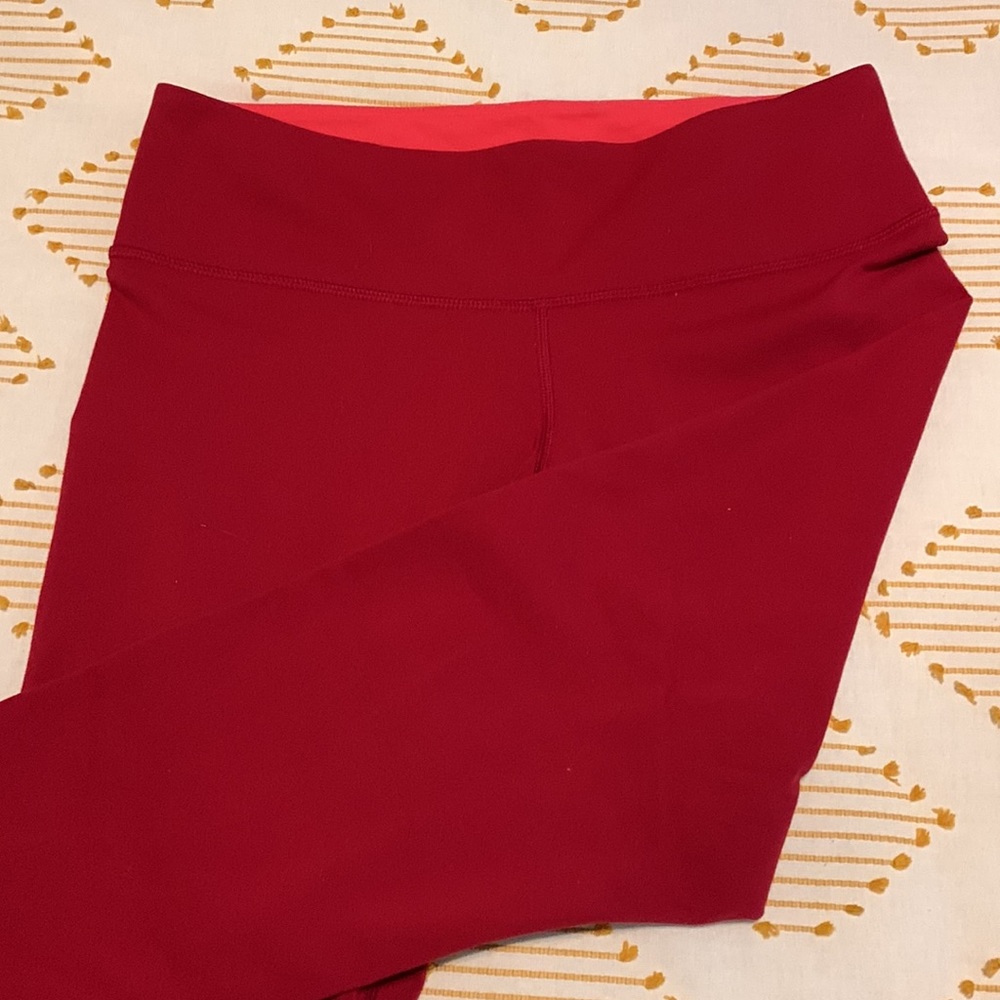 LULULEMON - Wunder Under Crop II, Full-On Luon, Size 8, Deep Cranberry/BoomJuice